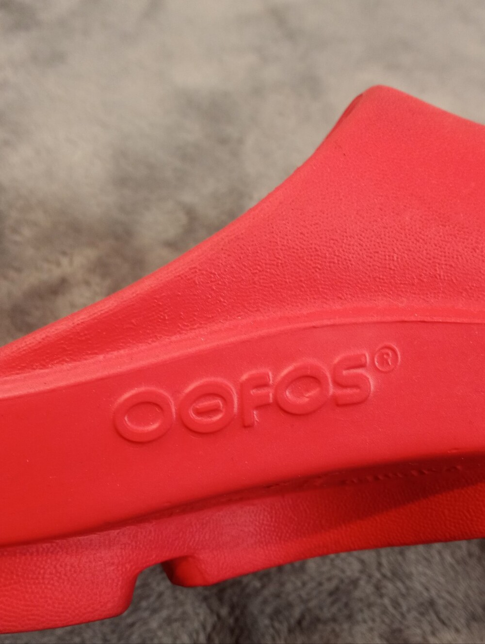 OOFOS Women's Red Recovery Clog Sandals Size 9